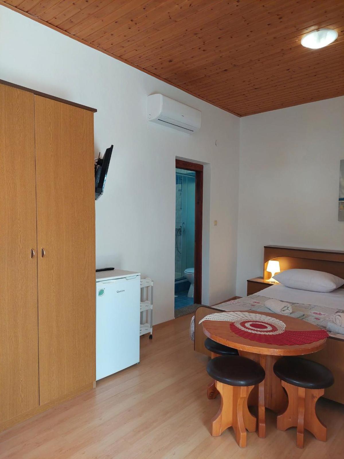 Rooms Hodanic คิร์ก ห้อง รูปภาพ